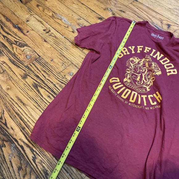 Harry Potter Gryffindor Quidditch T Shirt Men's Size XL Red Short Sleeve Solid - Picture 4 of 5